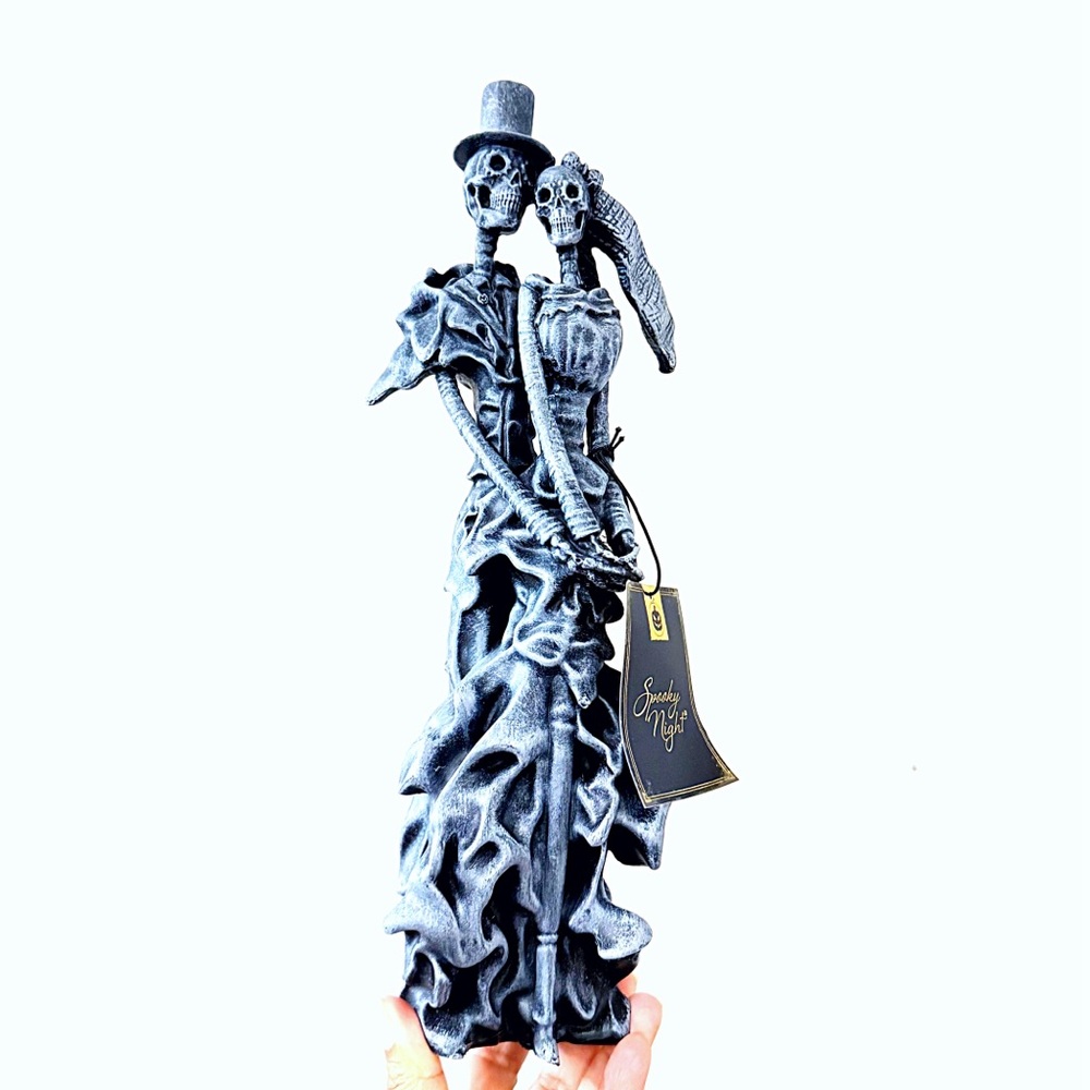 Spooky Night Halloween Melting Skeleton Corpse Bride and Groom Couple Figurine